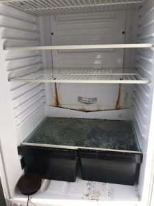 Замърсен хладилник
